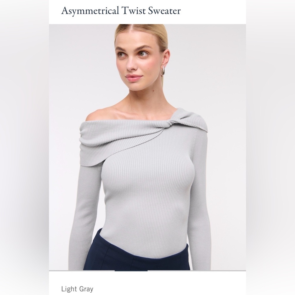 NWOT. Abercrombie & Fitch Light Gray Off-Shoulder Sweater. Size M.